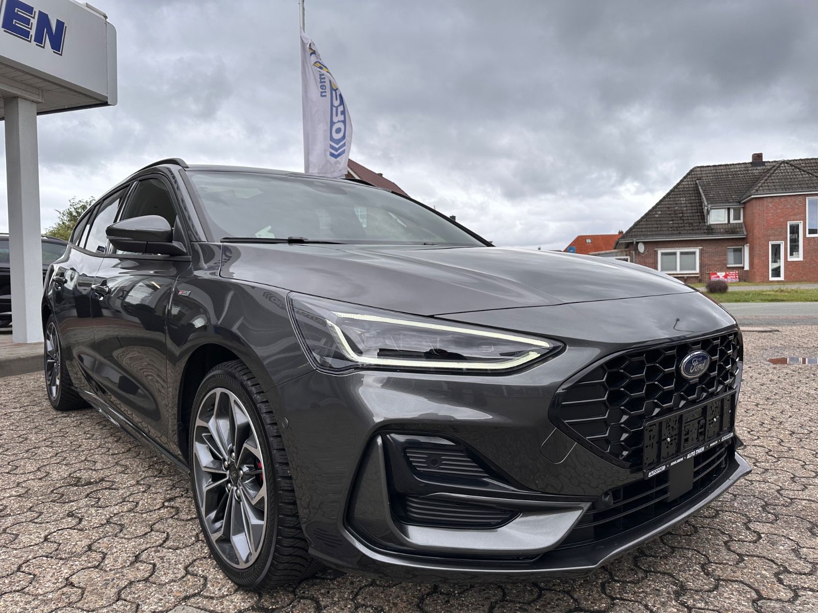 Fahrzeugabbildung Ford Focus Turnier ST-Line X 1.0 Pano/ACC/Matrix/Navi