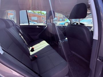 Volkswagen Tiguan - 12