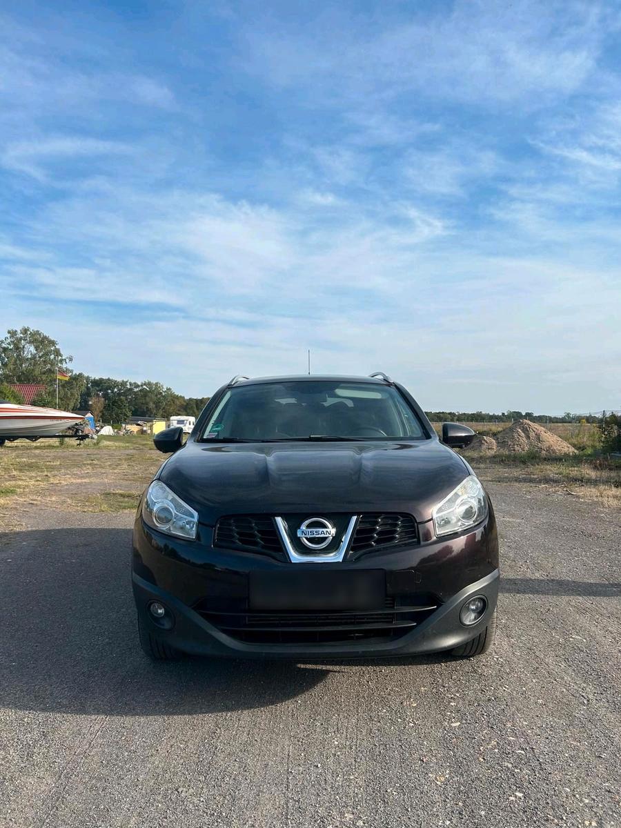 Nissan Qashqai+2 2012 — interior