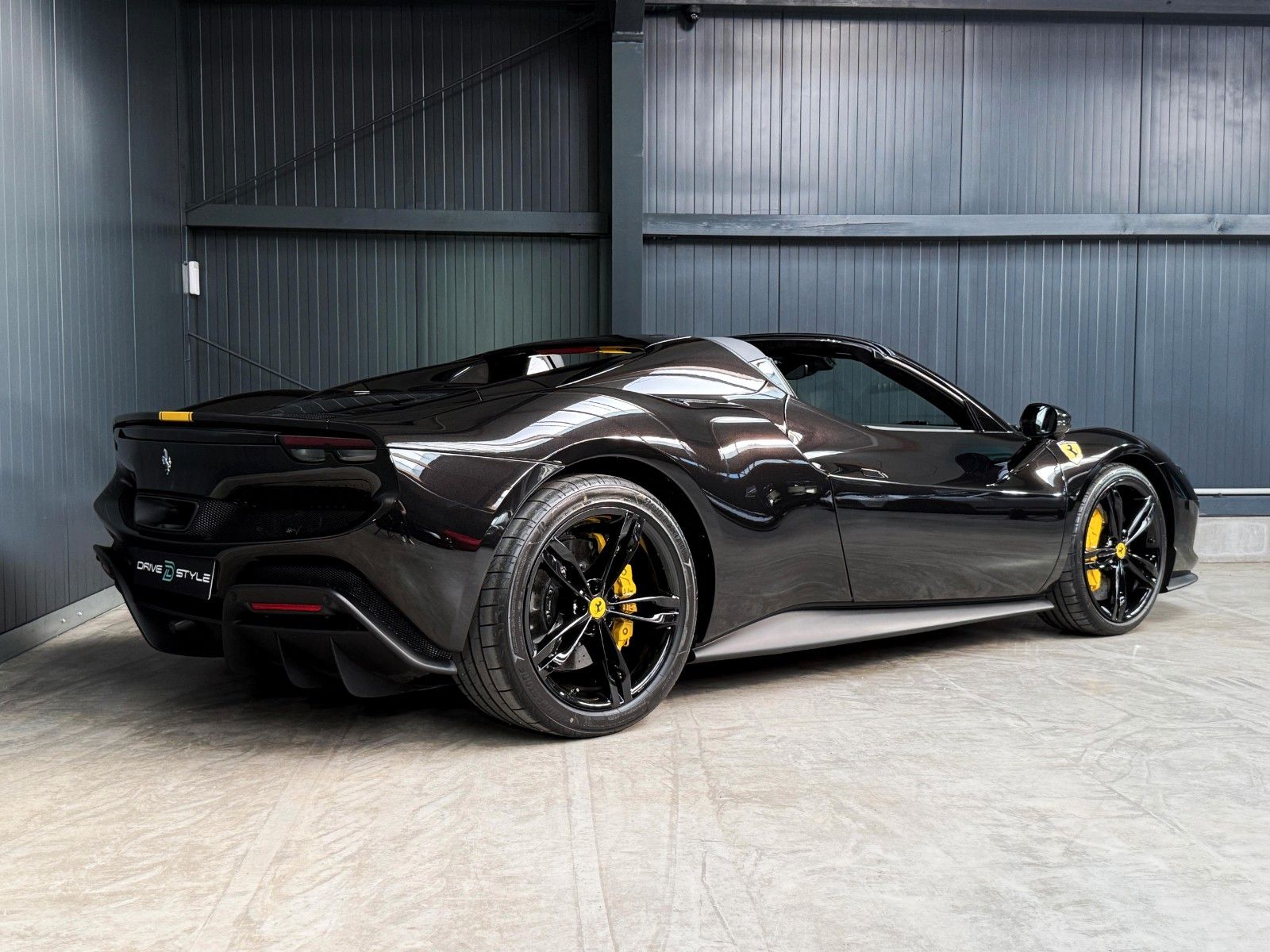 Fahrzeugabbildung Ferrari 296 GTS + Nero Extracampione + Racing Seats