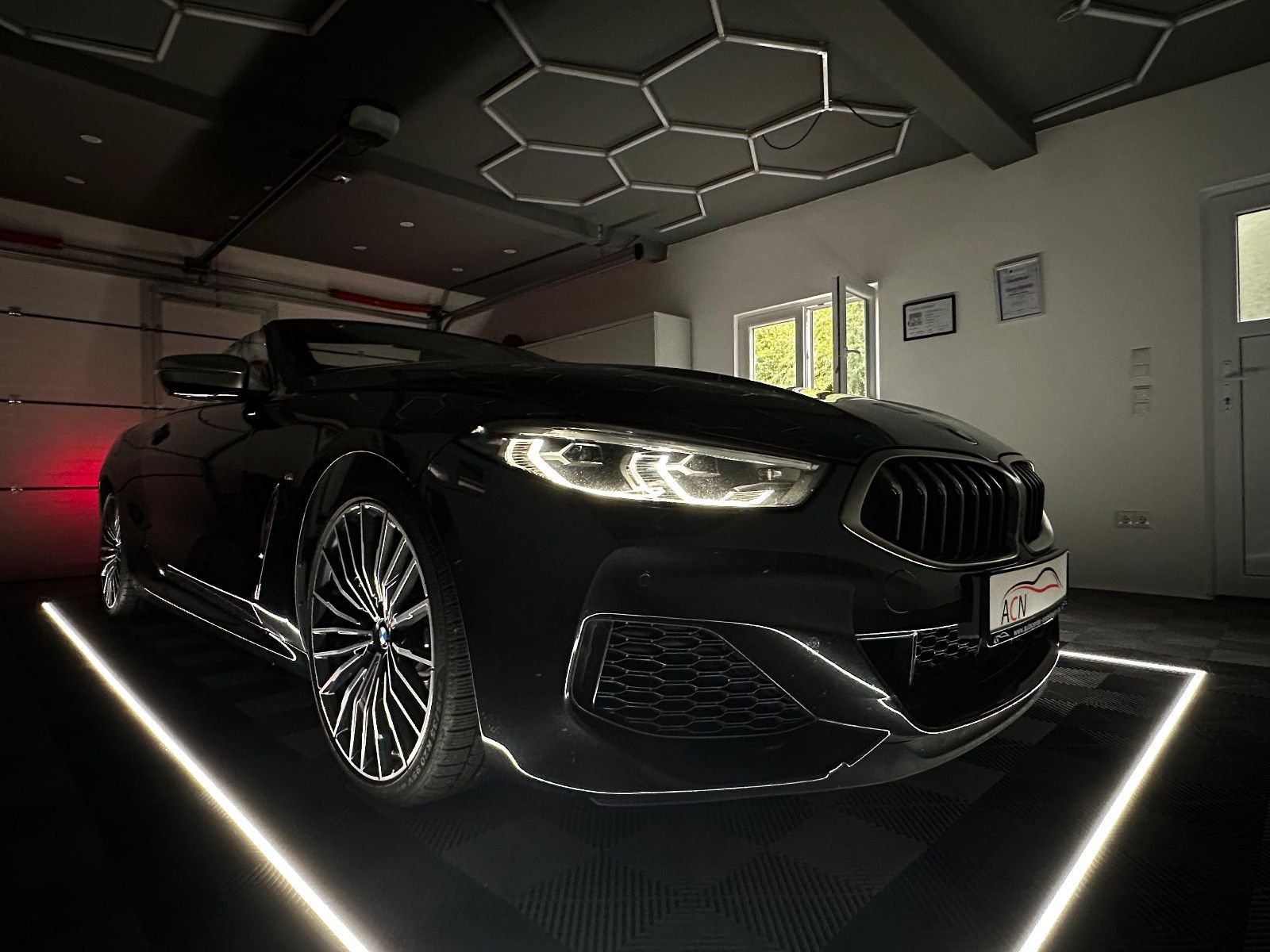 Fahrzeugabbildung BMW M850i Cabrio/NACKEN HZG/PARK ASS+/SOFT CL/DE FZG