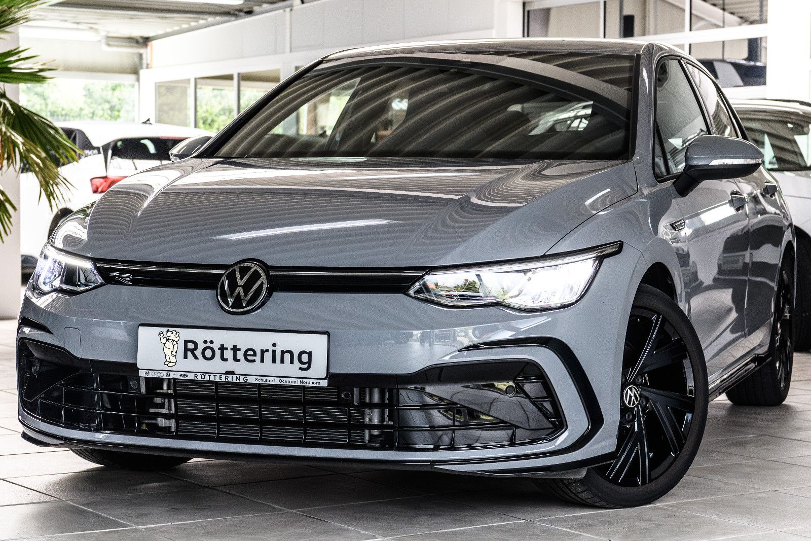 Fahrzeugabbildung Volkswagen Golf VIII R-Line 1.5 eTSI LED+KAMERA+APP+SHZ