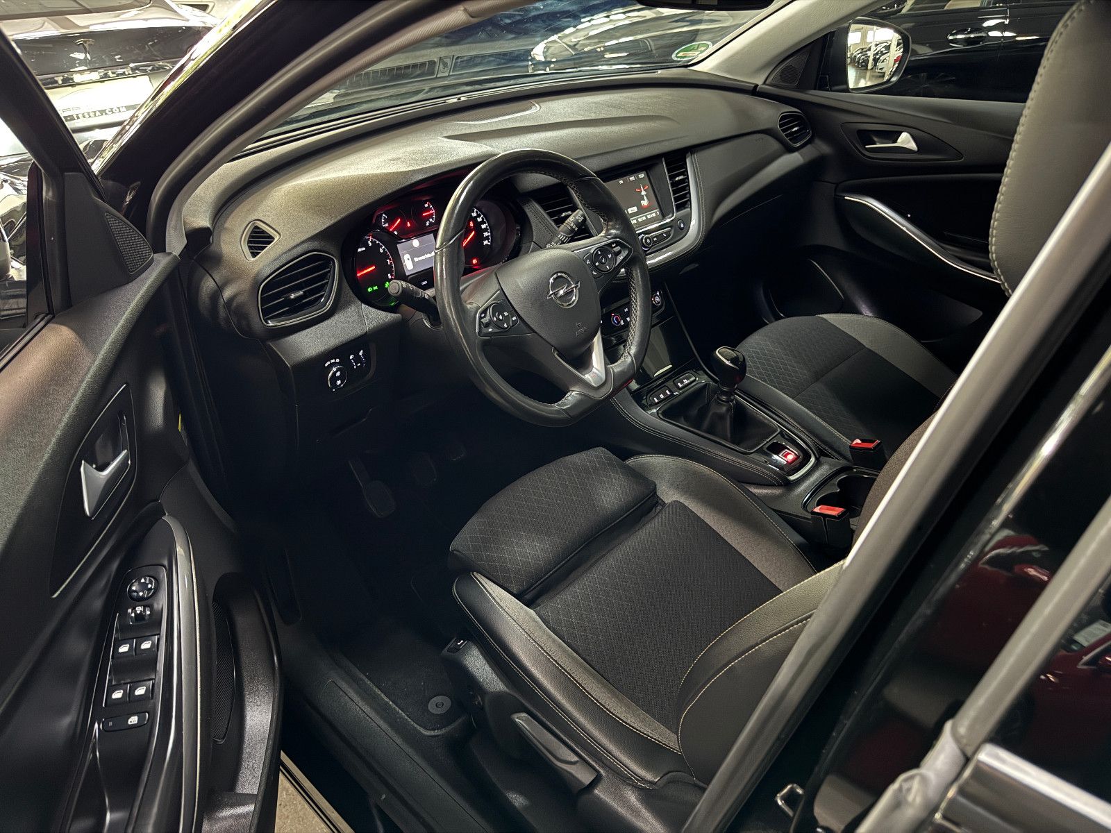 Fahrzeugabbildung Opel Grandland (X) SPORTPAKET & DESIGN LINE AHK LED+