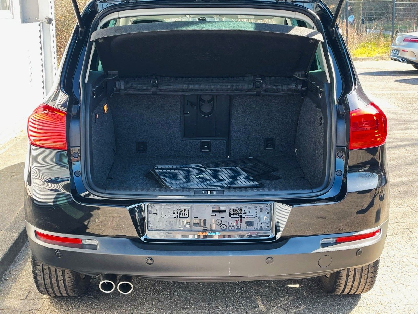 Fahrzeugabbildung Volkswagen TIGUAN 2.0TDI CUP DSG 4M NAVI DYNAUDIO CAM PANO.