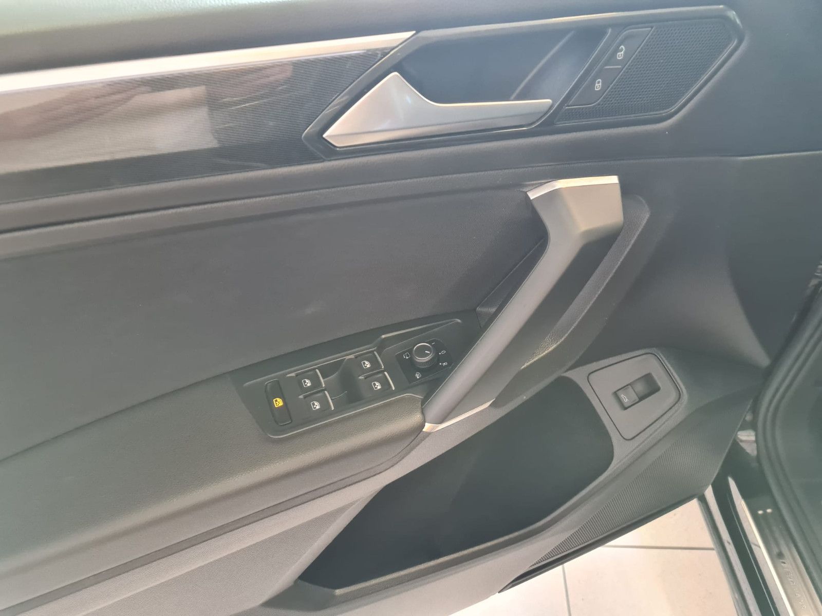 Fahrzeugabbildung Volkswagen Tiguan Allspace Highline 4Motion / LED / NAVI /