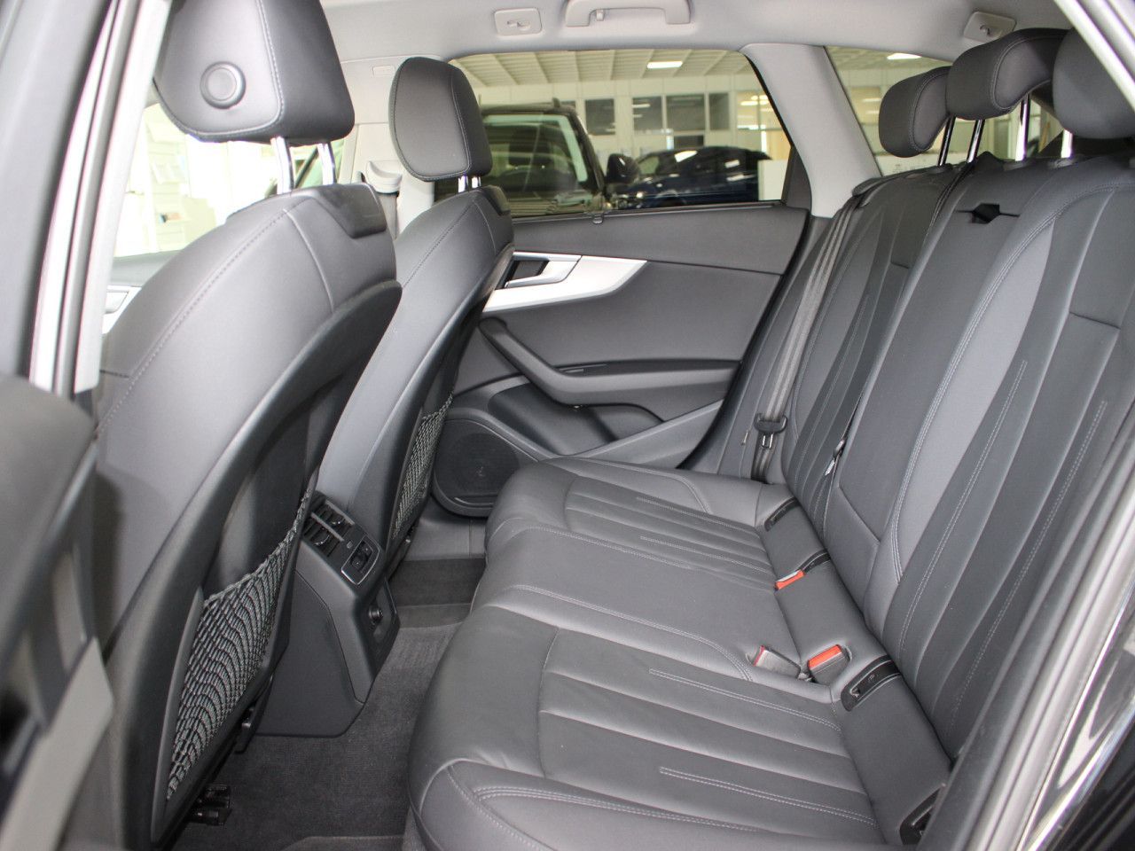Fahrzeugabbildung Audi A4 Avant 35 TFSI advanced ACC/RFK/Navi/Leder