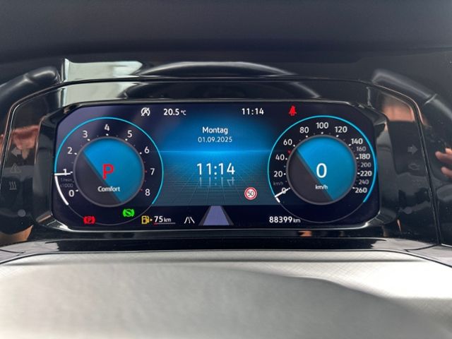 Fahrzeugabbildung Volkswagen Golf VIII Variant 1.5 eTSI LIFE HEAD-UP KAMERA N