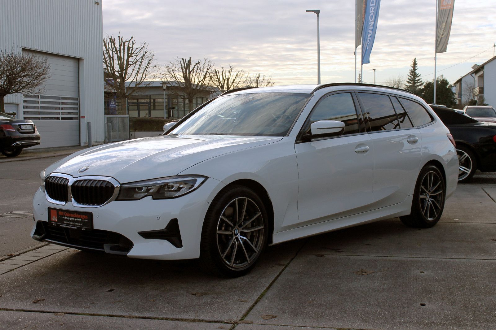 Fahrzeugabbildung BMW 330i Touring Sport-Line Steptr. LED ACC KAM AHK