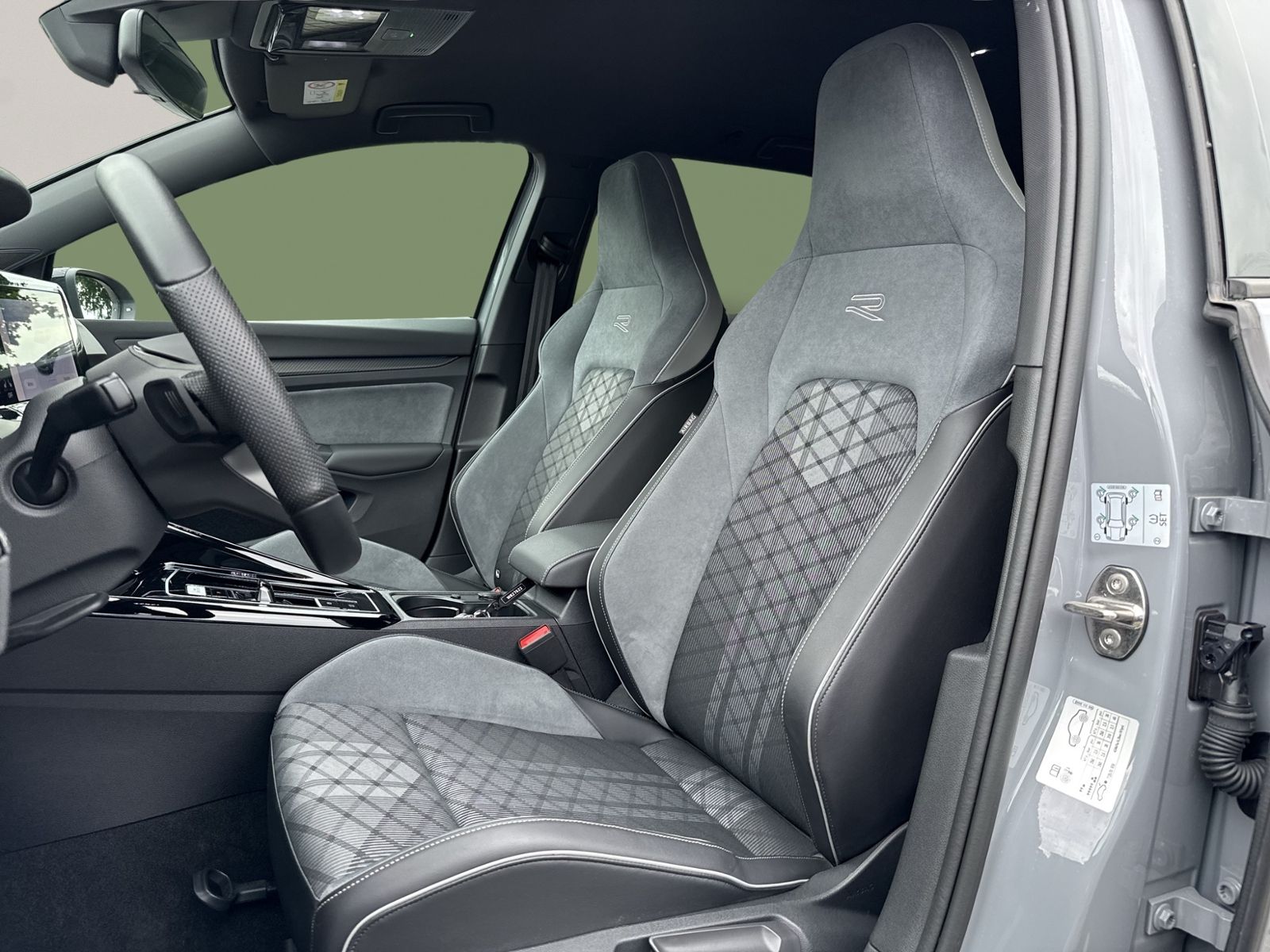 Golf Variant R-Line 1.5 eTSI, Navi, BlackStyle,