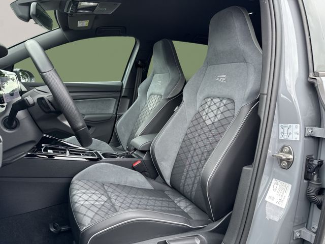 Golf Variant R-Line 1.5 eTSI, Navi, BlackStyle,