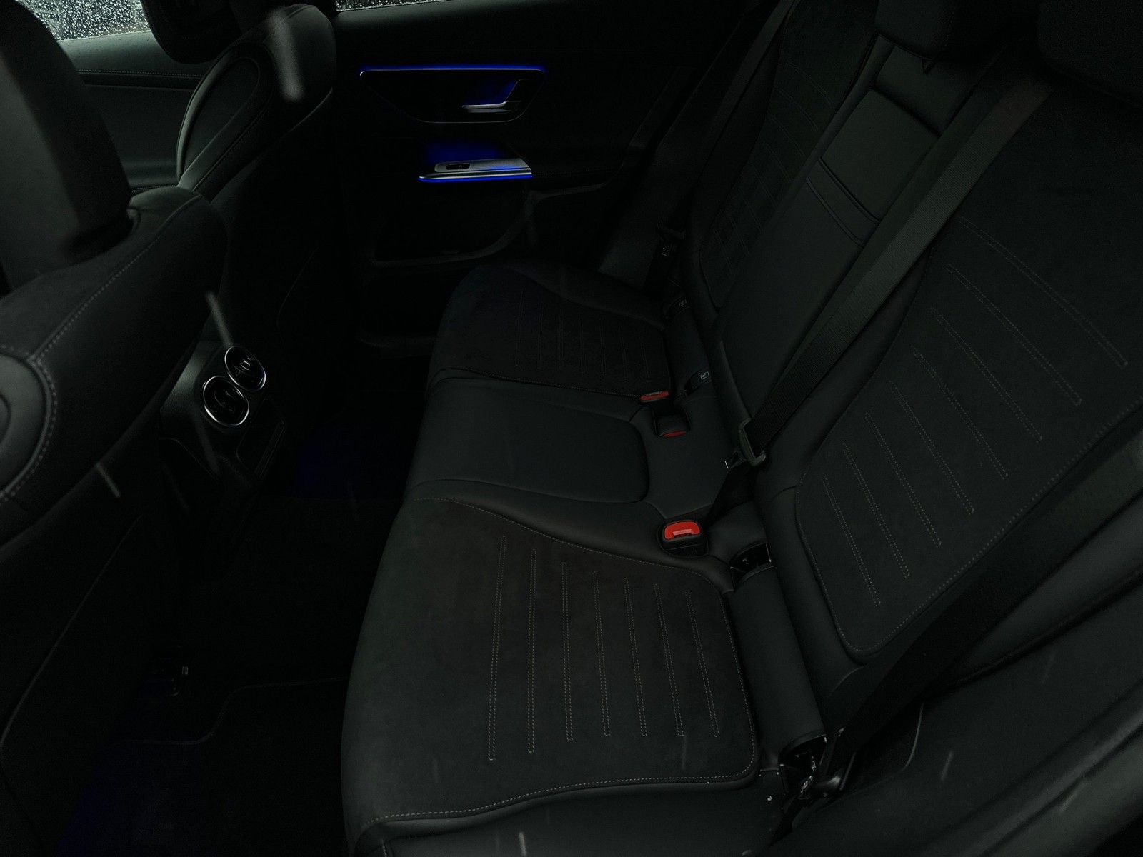 Fahrzeugabbildung Mercedes-Benz GLC 200 4Matic Edition AMG Line, WINTER-PAKET