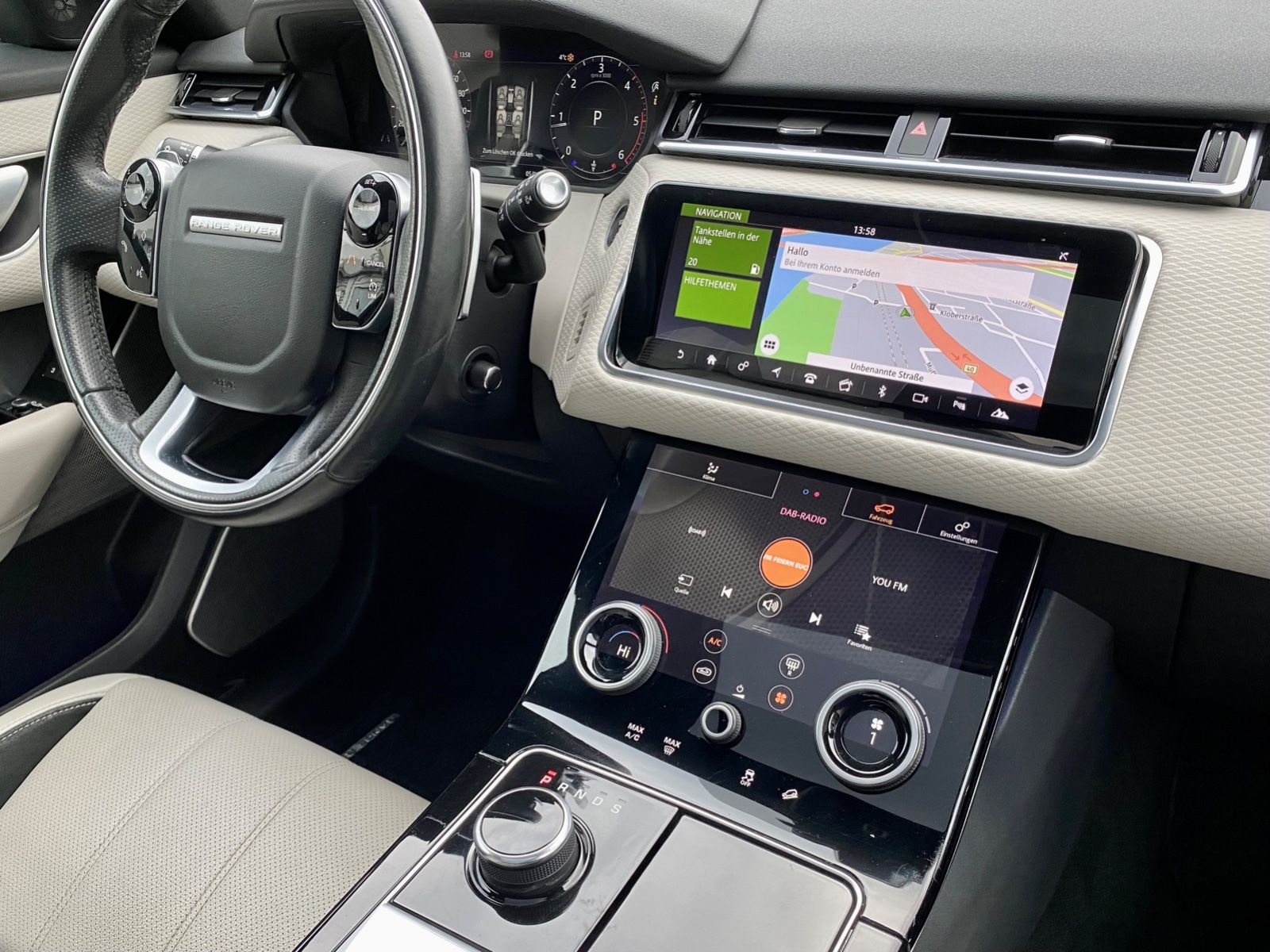 Fahrzeugabbildung Land Rover RANGE ROVER VELAR R-DYNAMIC*PANO+21`LM+MATRIX*