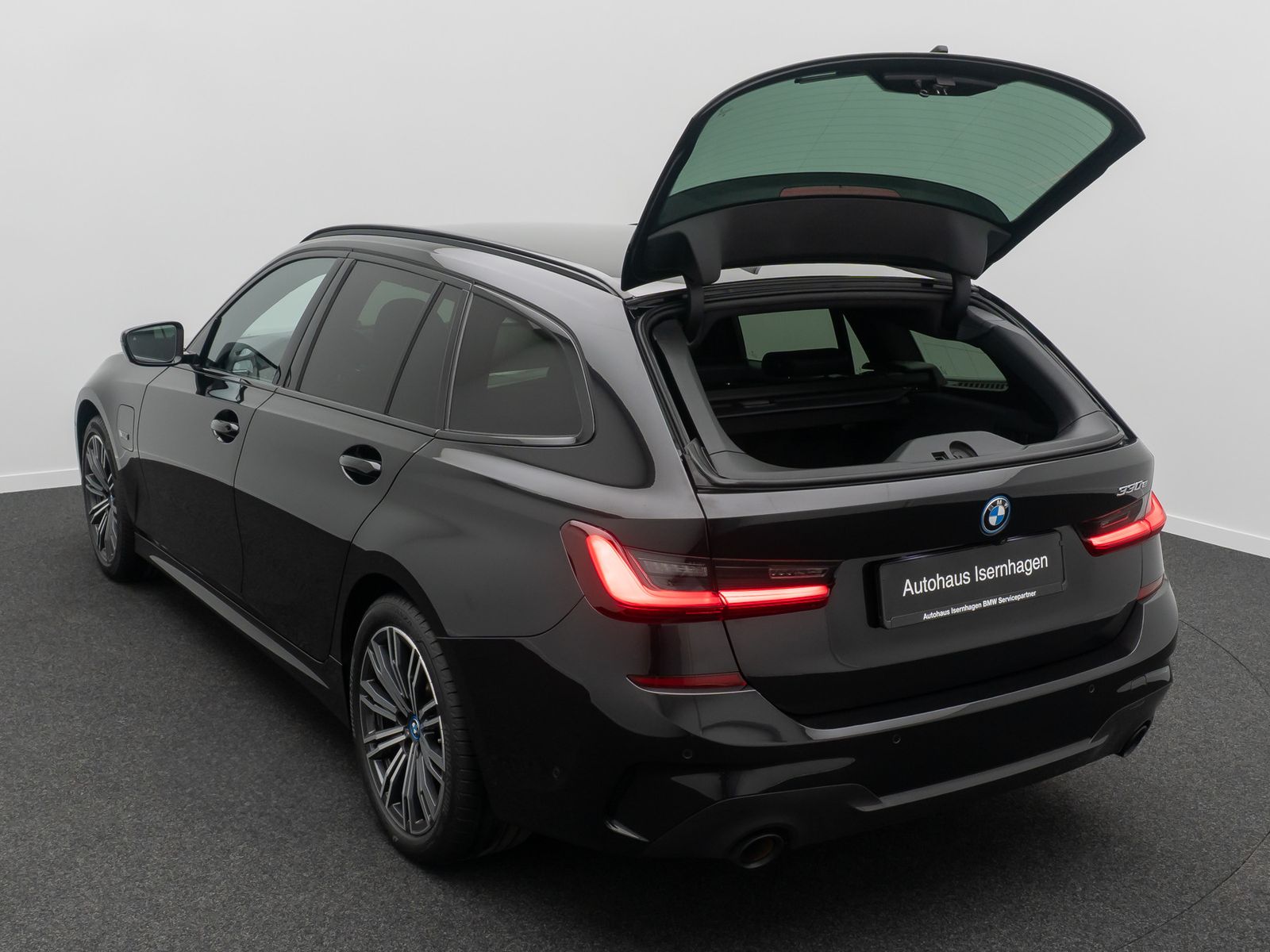 Fahrzeugabbildung BMW 330e M Sport Kamera HUD DAB Laser HiFi Alarm 18"