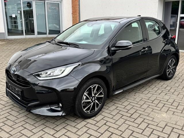 Toyota Yaris 1.5 Hybrid Team Deutschland