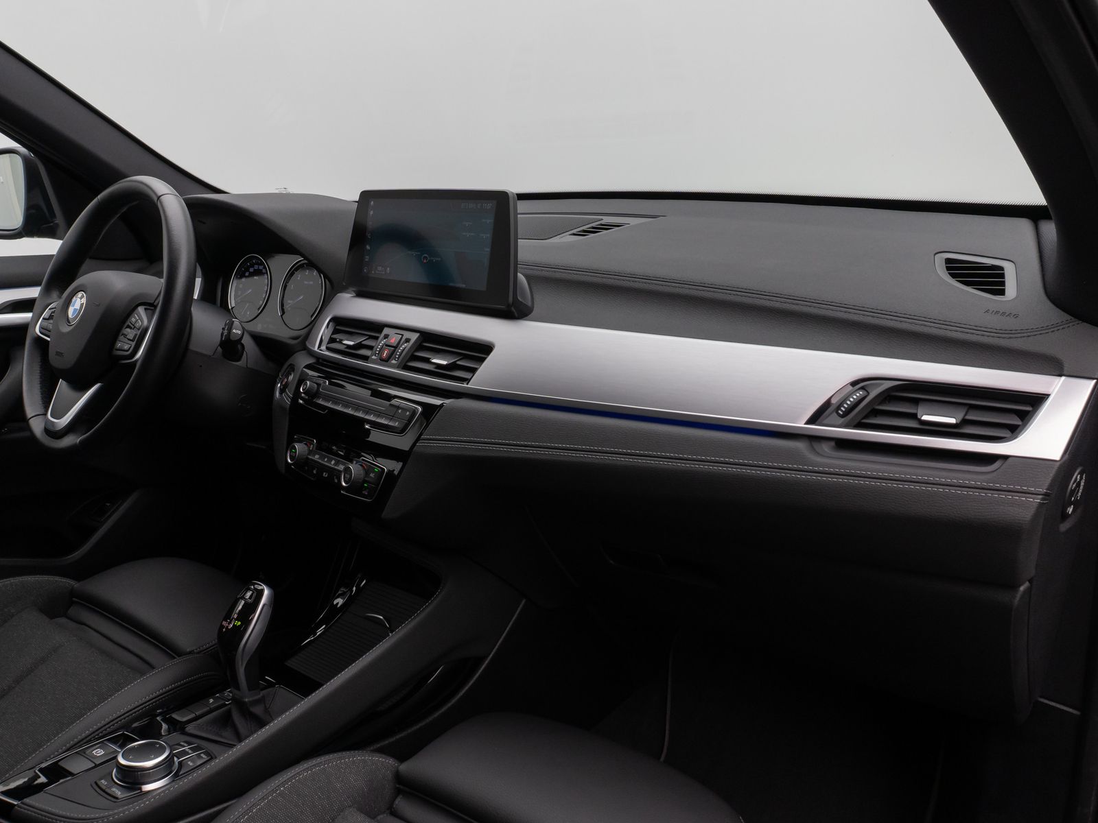 Fahrzeugabbildung BMW X1 sD20i SportLine Kamera HUD DAB HiFi Alarm LED