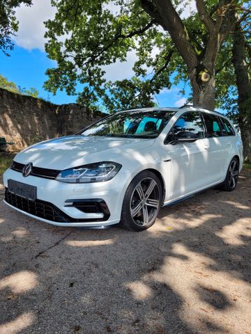 Volkswagen Golf 2.0 TSI DSG 4MOTION R Variant /LED/PANO/NAV