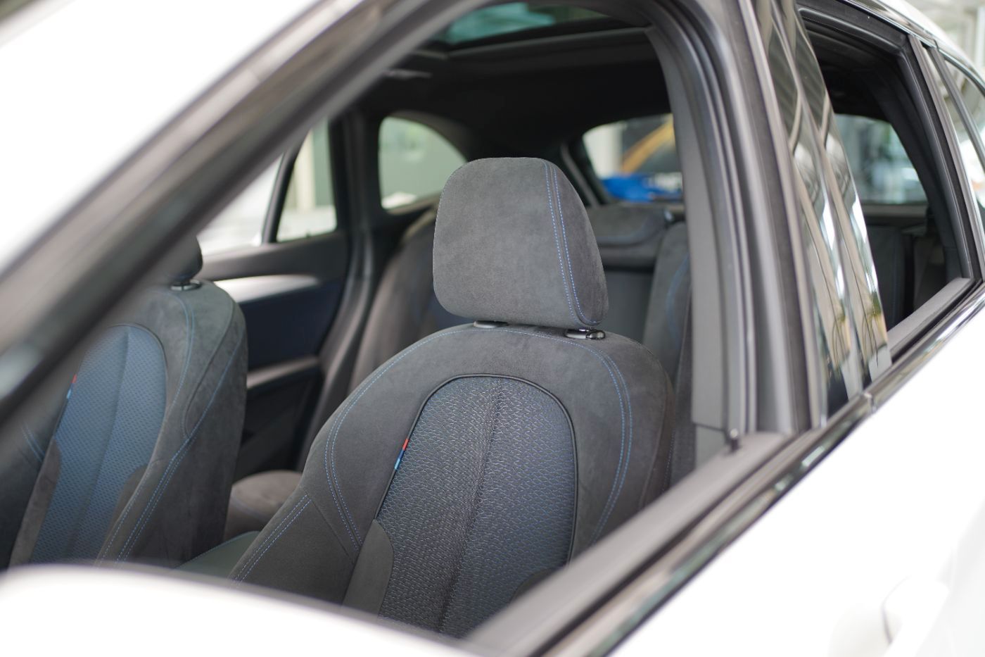 Fahrzeugabbildung BMW X1 20iA M Sport +AHK+Glasdach+LED+PDC+Alarmanlag