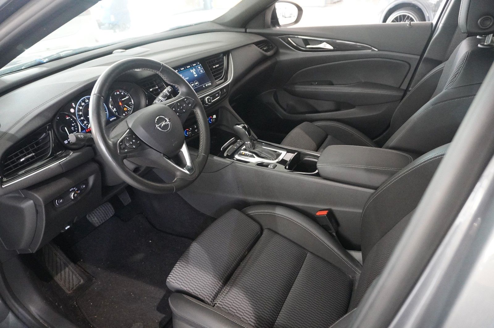 Fahrzeugabbildung Opel Insignia B ST 2.0D ELEGANCE NAVI/LED/KAMERA/DAB+