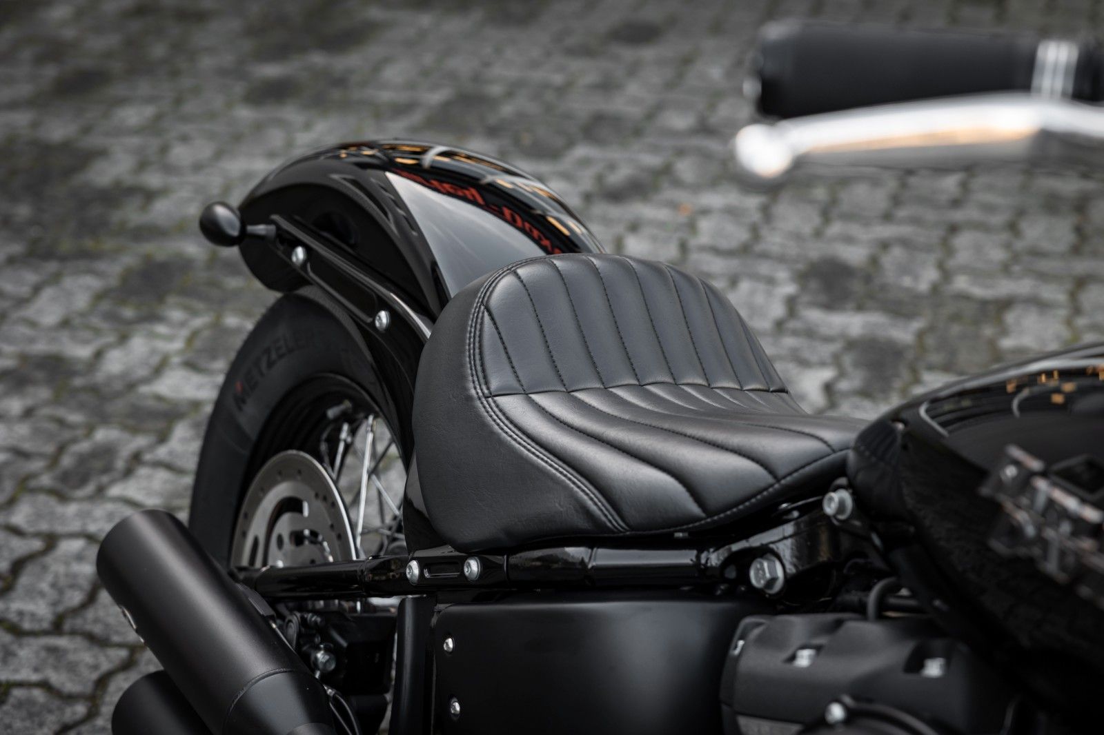 Fahrzeugabbildung Harley-Davidson FXBB STREET BOB Softail  - JEKILL&HYDE