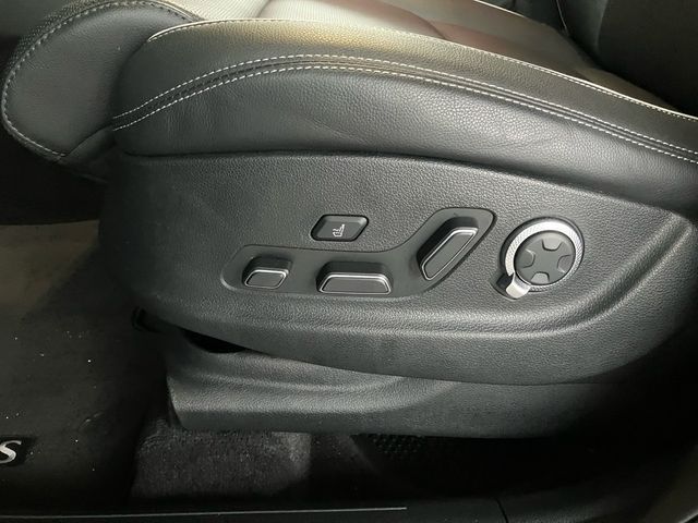 Fahrzeugabbildung Genesis GV70 Luxury 4WD PANO 360° HUD LED