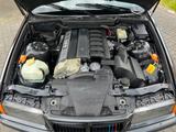 BMW 320i Schiebedach, Leder, 1.Besitz, H-Kennzeichen - BMW 320 mit Benzin-Antrieb: Limousine
