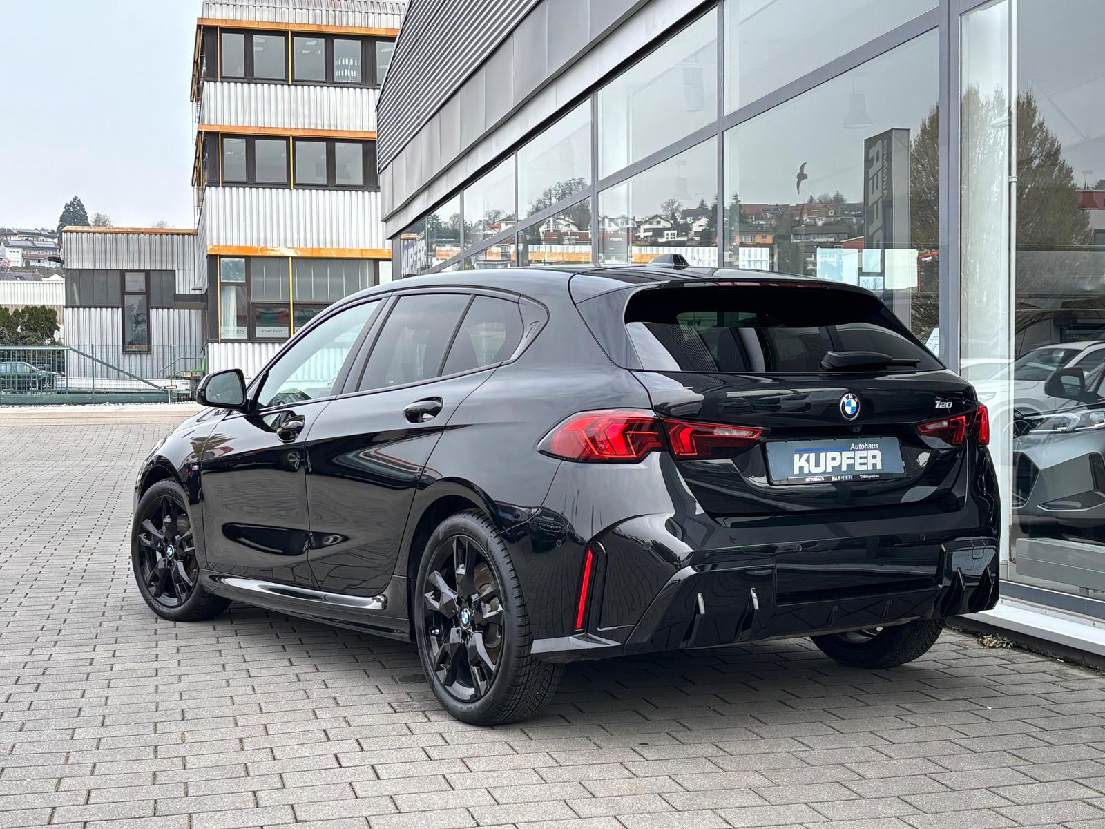 BMW 120 i M Sportpaket Aut°Ad.LED+Fwk.18"-Harm.Kardo