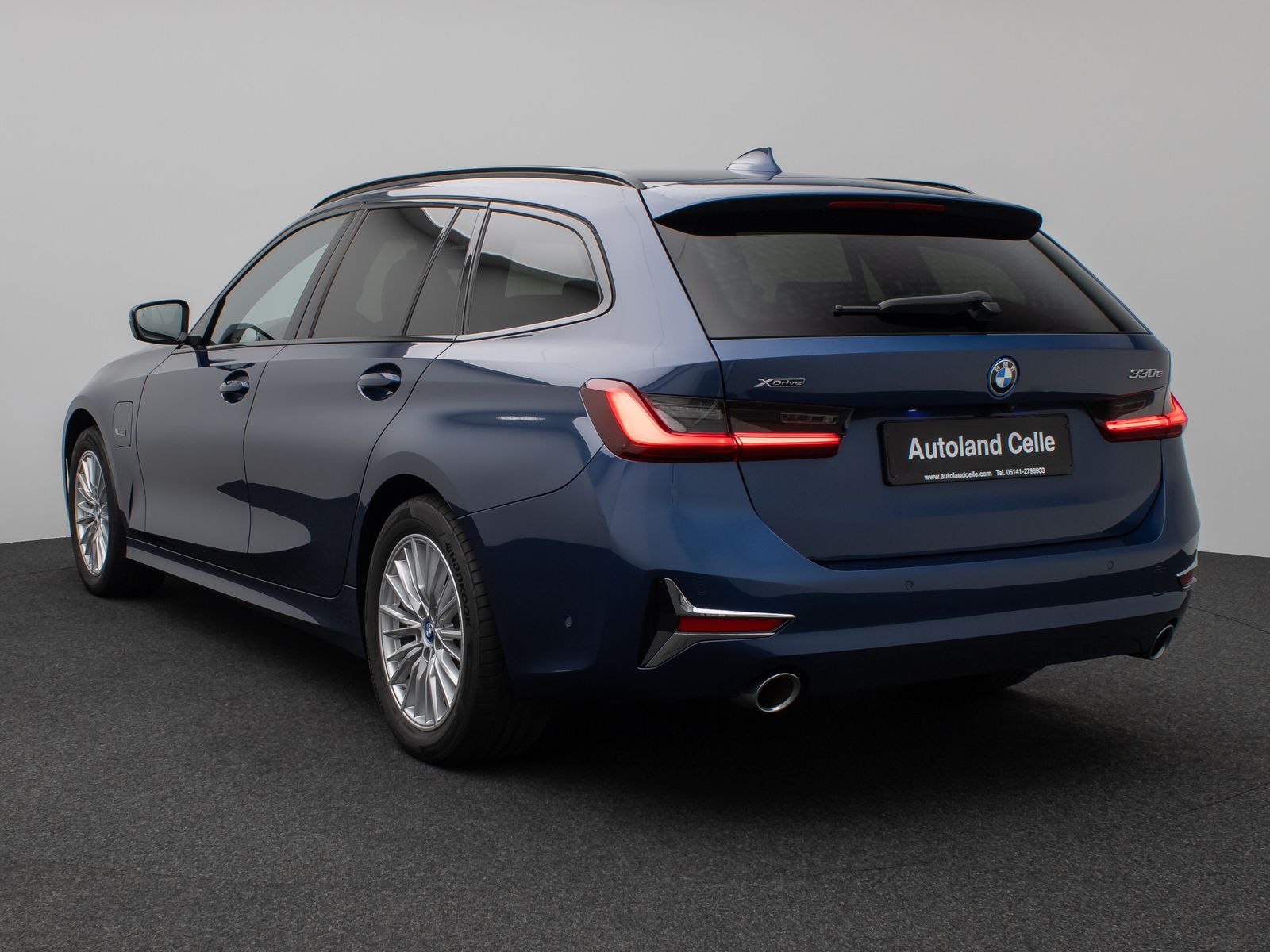 Fahrzeugabbildung BMW 330e xD Luxury Line Panorama Kamera HUD DAB AHK