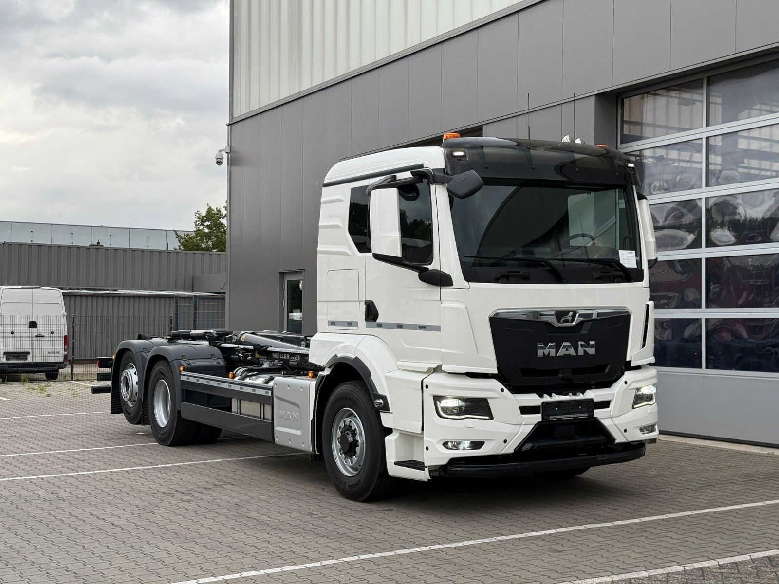 Fahrzeugabbildung MAN TGS 26.520 6x4H-2 BL MEILLER RS 21.70 Funkfernb.