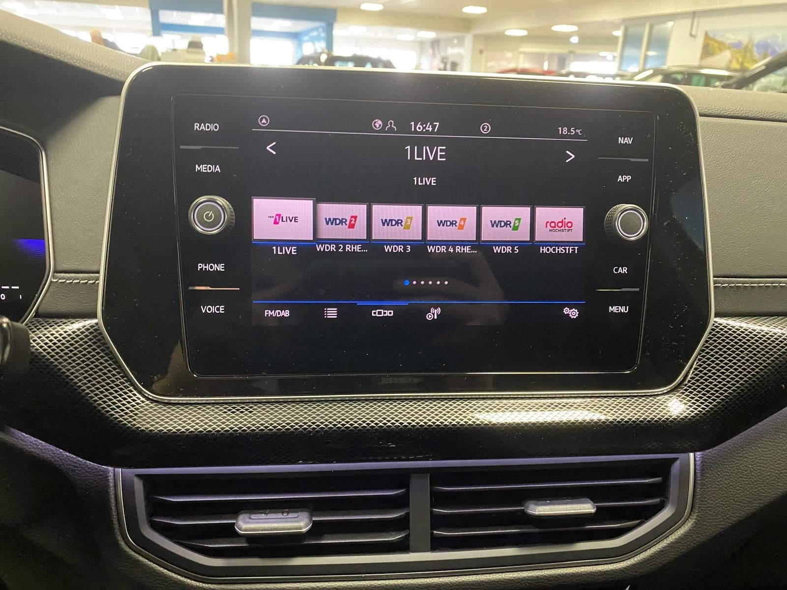 Fahrzeugabbildung Volkswagen T-Cross 1.5 TSI DSG BLACK STYLE R-Line+AHK+ACC++