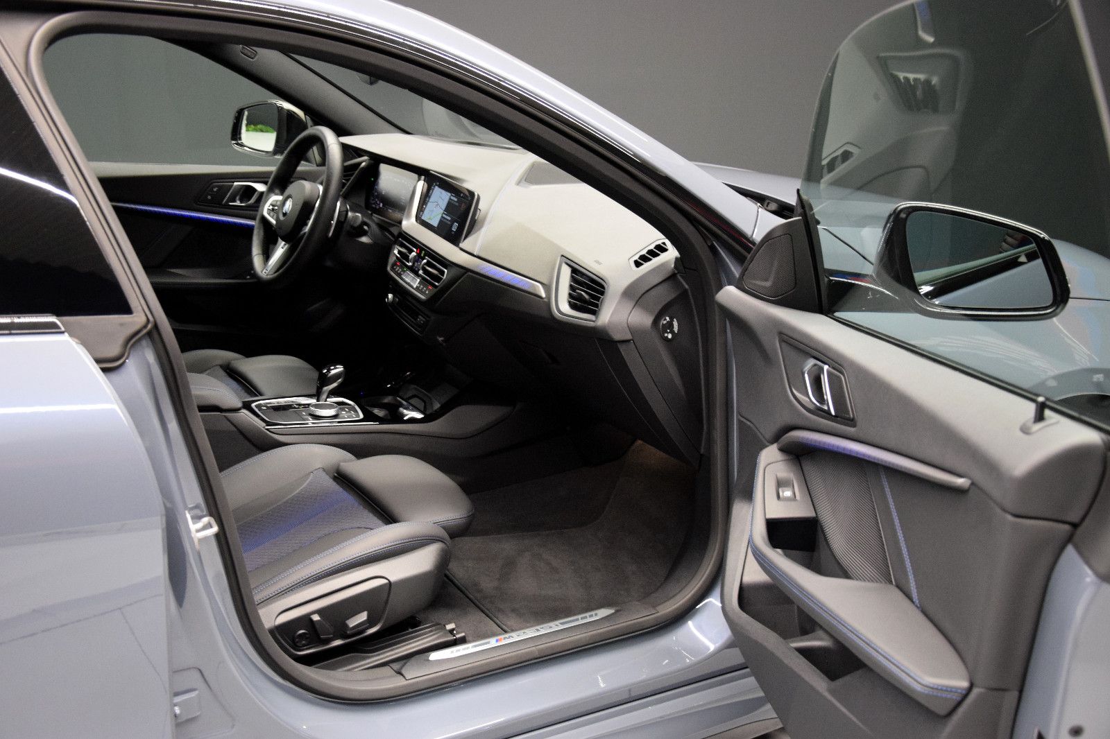 Fahrzeugabbildung BMW M235 i xDrive Gran Coupe Pano LED Memory ACC