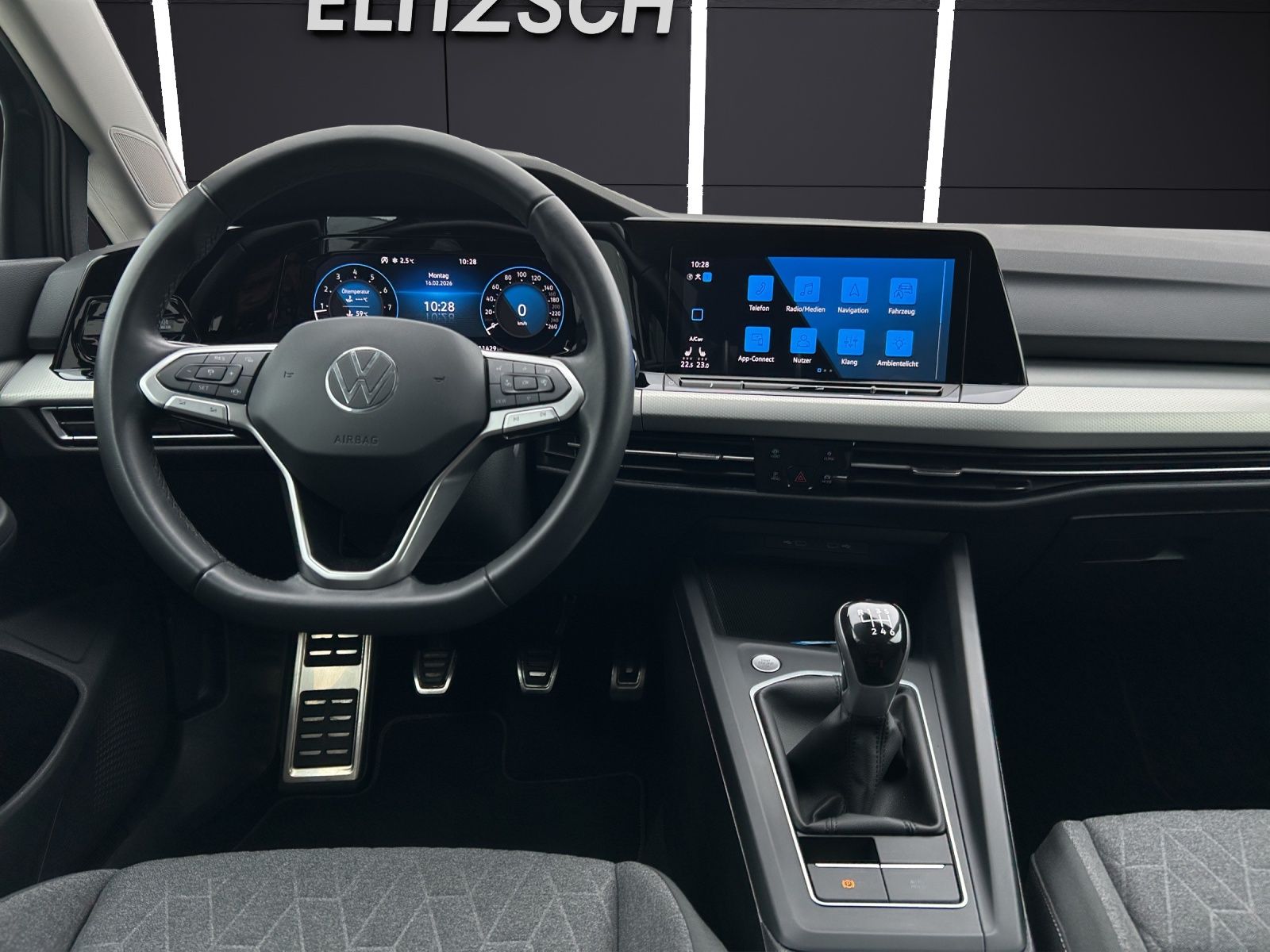 Fahrzeugabbildung Volkswagen Golf VIII TSI Move Climatronic AID PDC SH LM