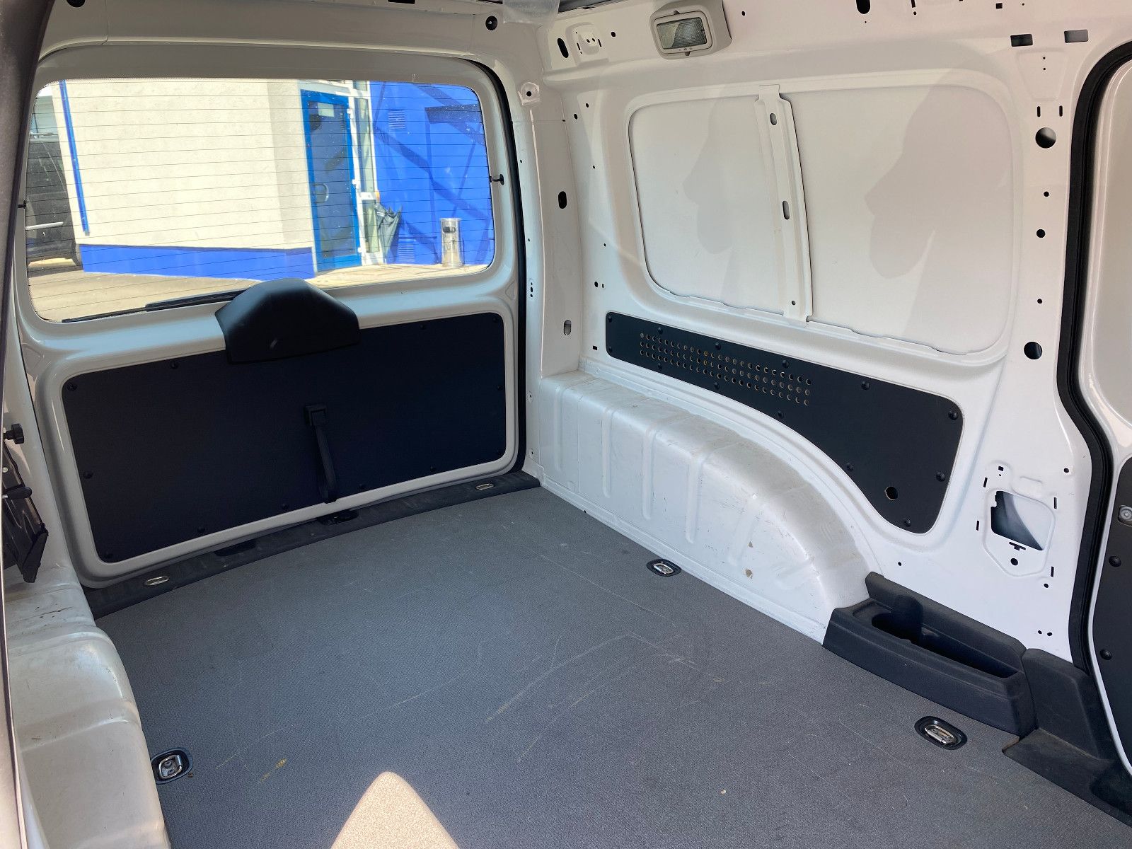 Fahrzeugabbildung Volkswagen Caddy Maxi ABTe Kasten Klima SHZ PDC Bi-Xenon