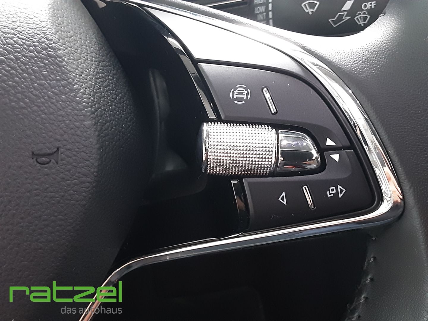 Fahrzeugabbildung SKODA Superb Combi STYLE 2.0 TSI Dig.Cockpit Memory Si
