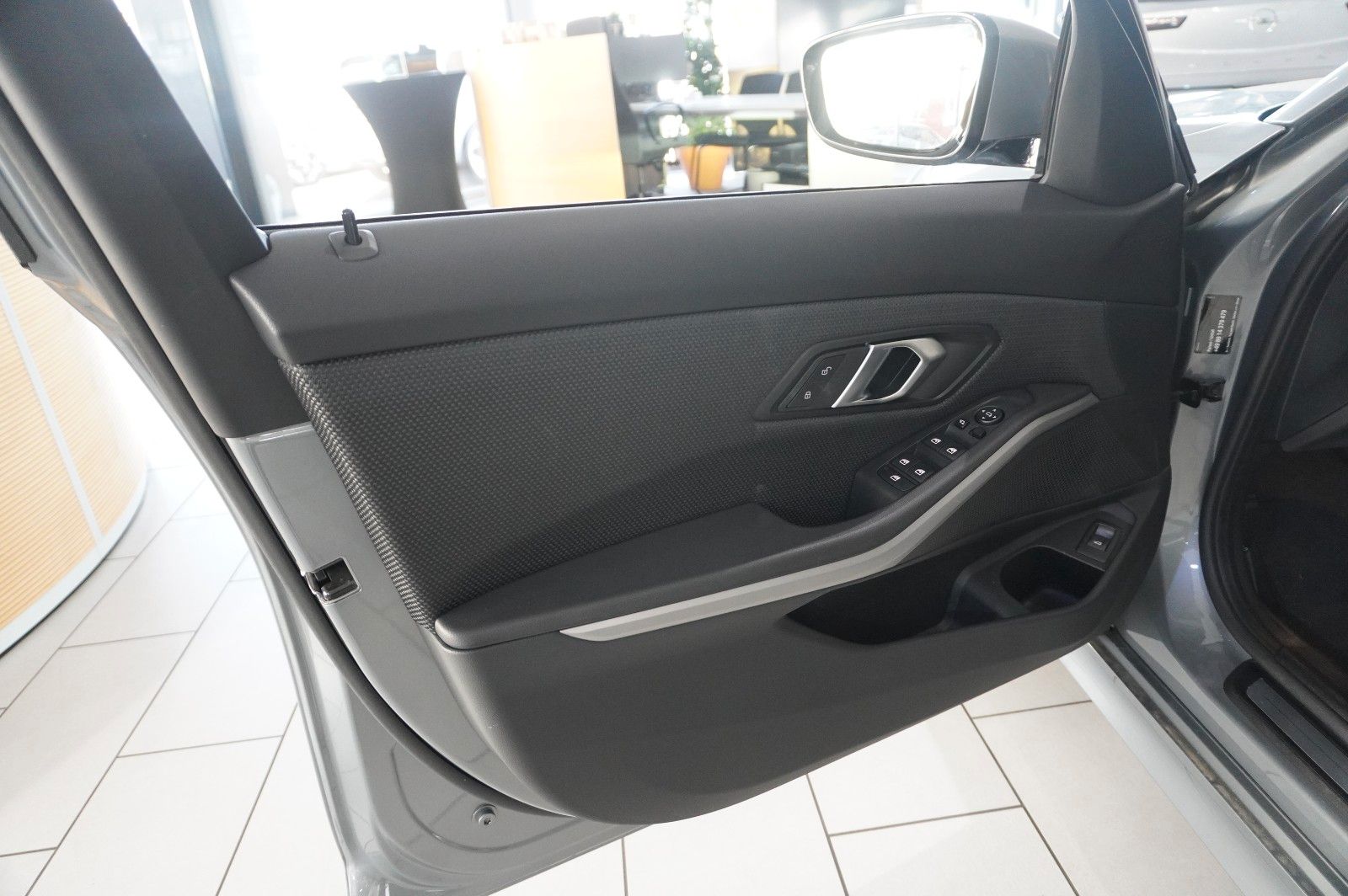Fahrzeugabbildung BMW 320D TOURING X-DRIVE NAVI/LED/VIRTU./SHZ/DAB+