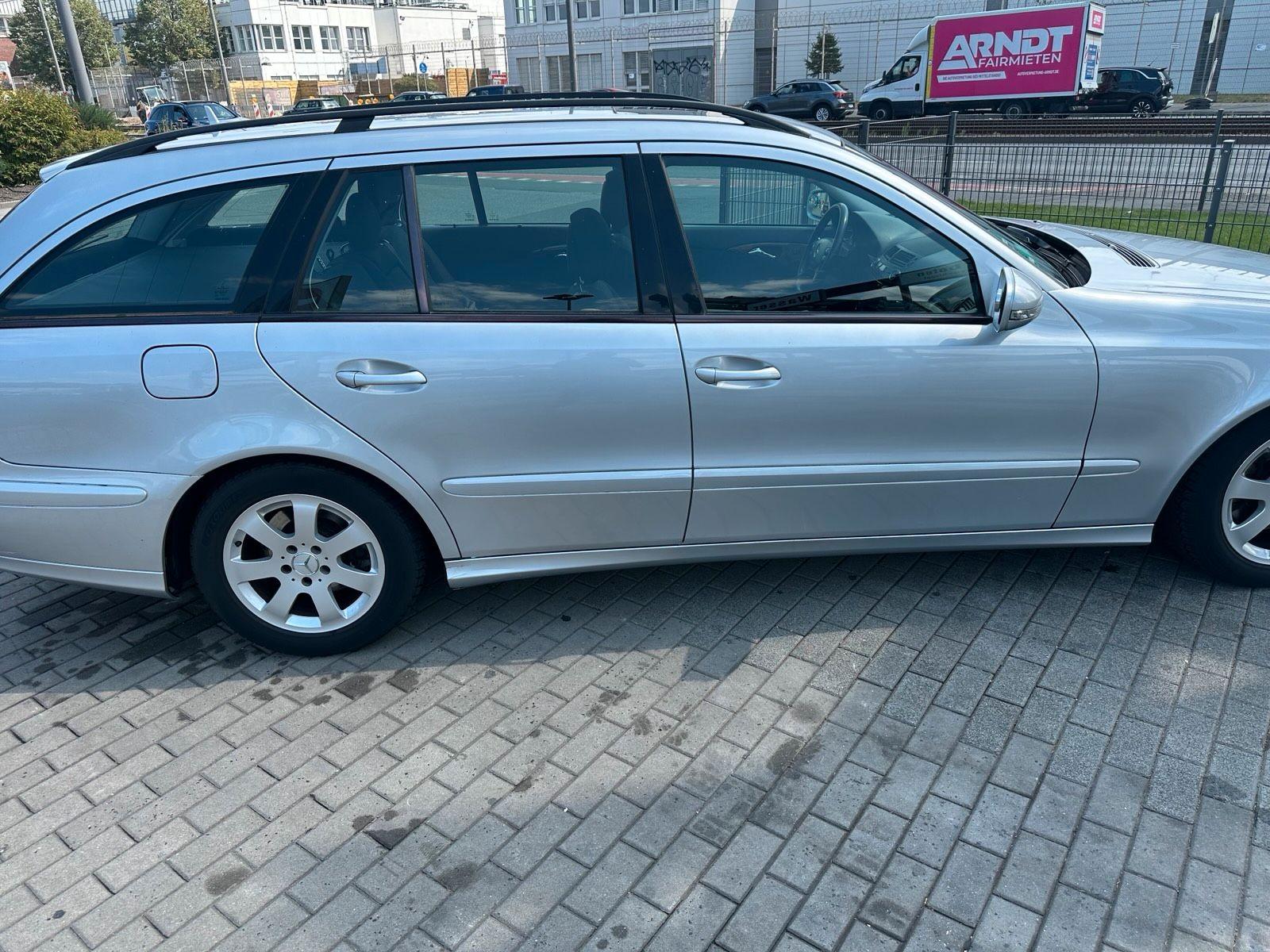 Mercedes-Benz E280 2006 — rear view
