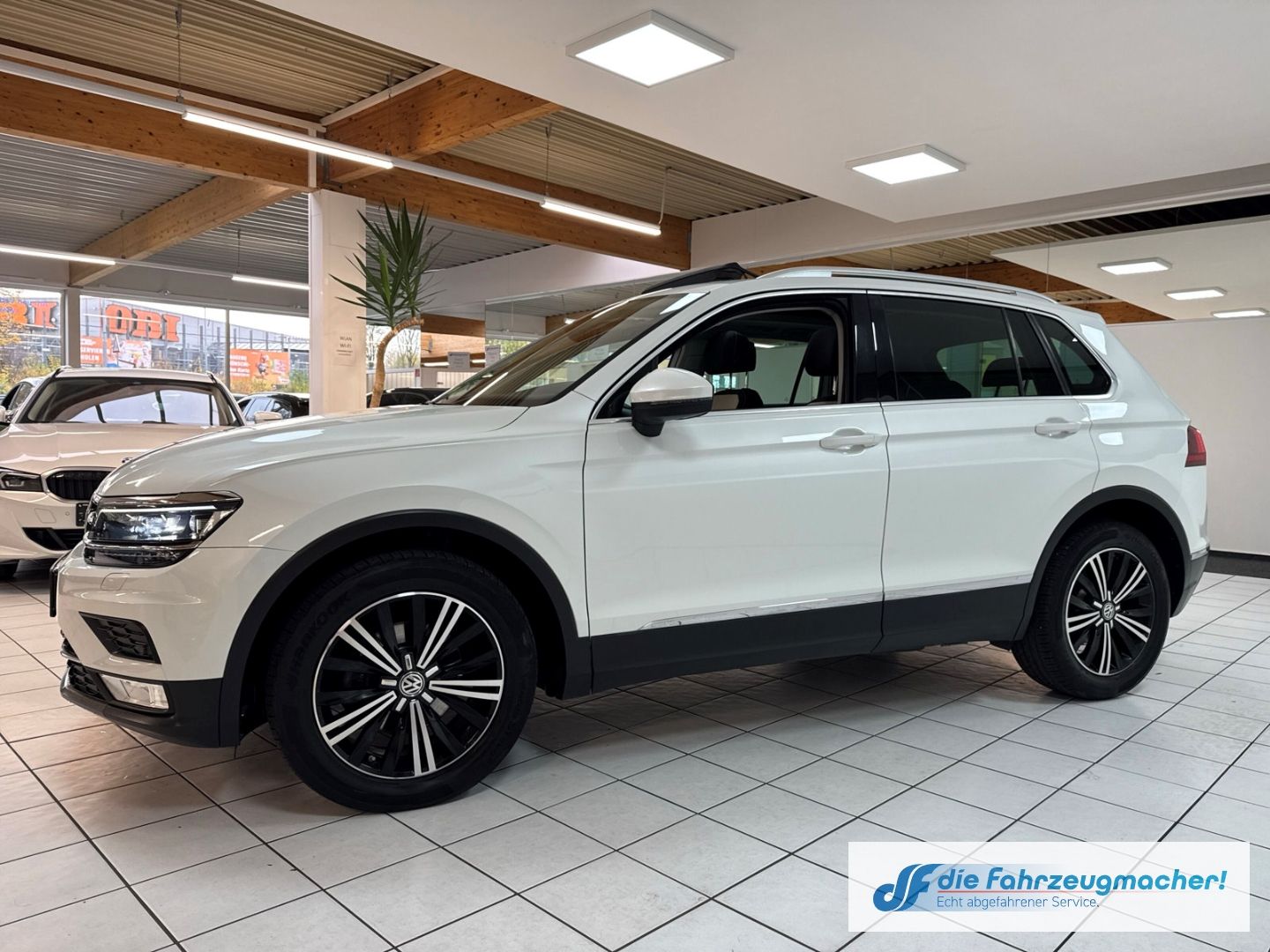 Fahrzeugabbildung Volkswagen Tiguan Highline BMT Start-Stopp El. Panodach Nav