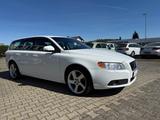 Volvo V70 Kombi Momentum AWD - Volvo V70 Awd mit Benzin-Antrieb