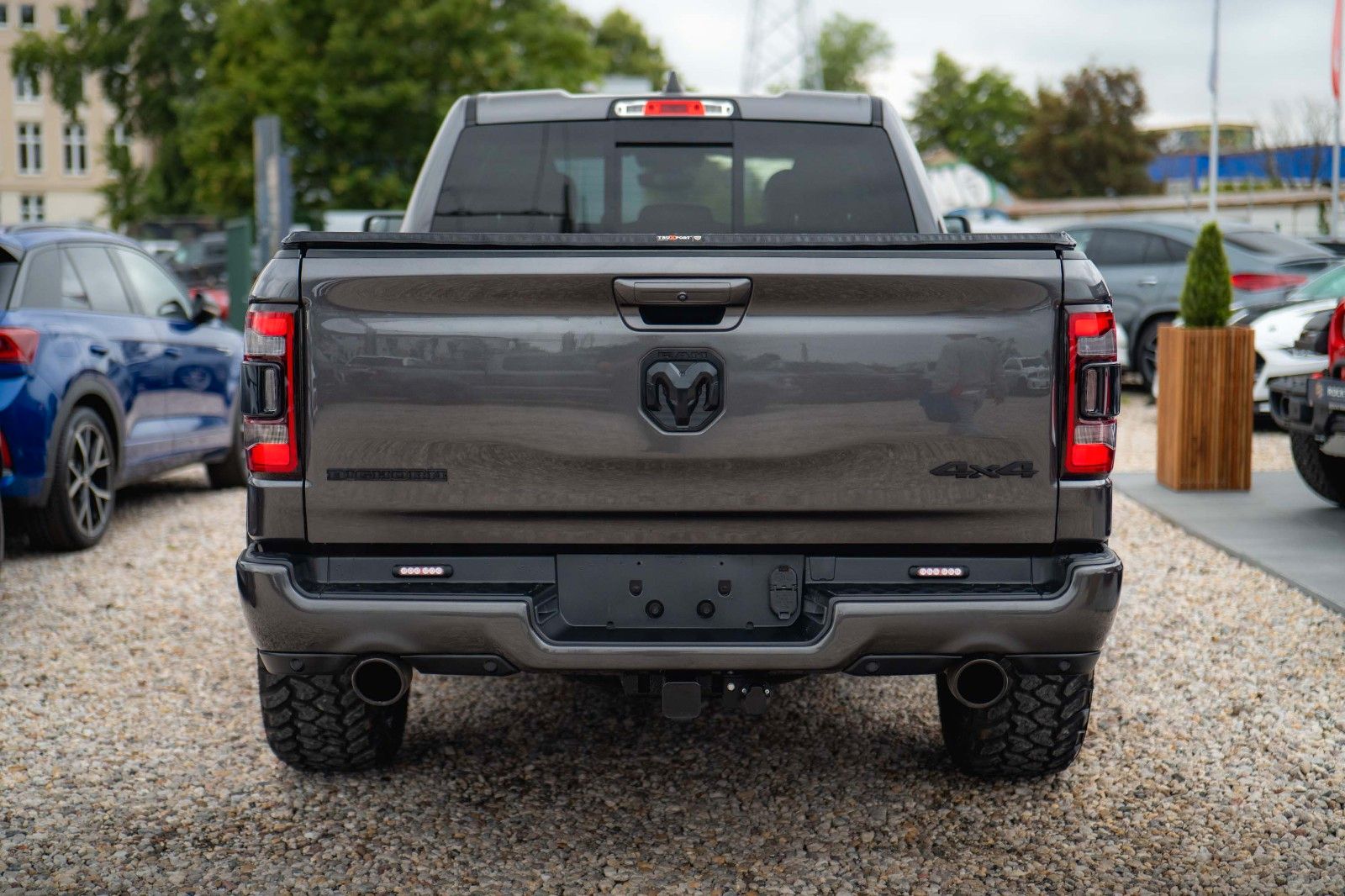 Fahrzeugabbildung Dodge RAM 5.7 V8 HEMI 4x4 Night Limited Longbed 19%