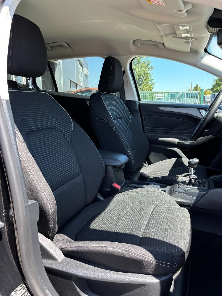 Fahrzeugabbildung Ford Focus Turnier Titanium