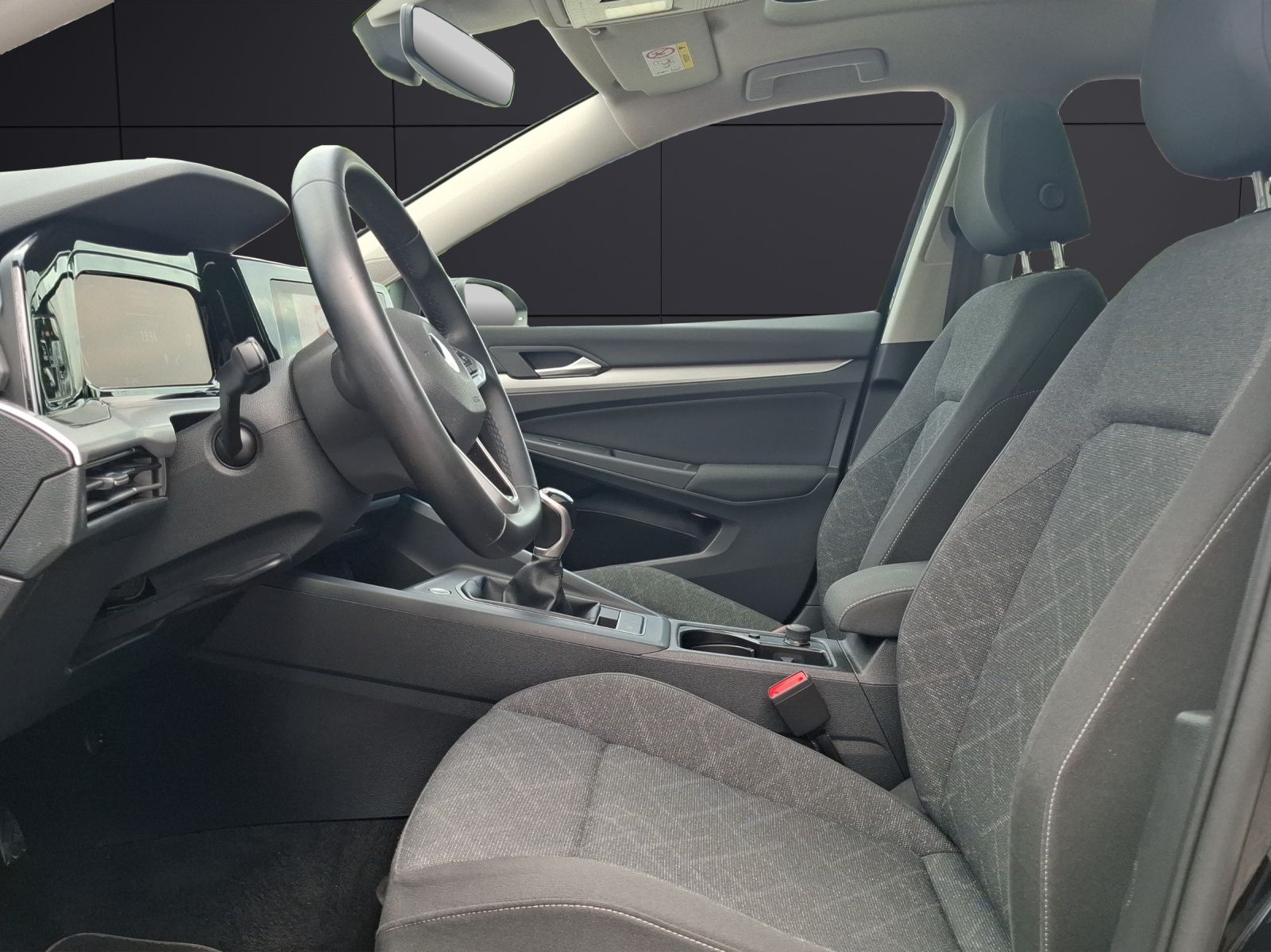 Fahrzeugabbildung Volkswagen Golf VIII TSI Life LED AHK STHZ ACC Navi Pano AI