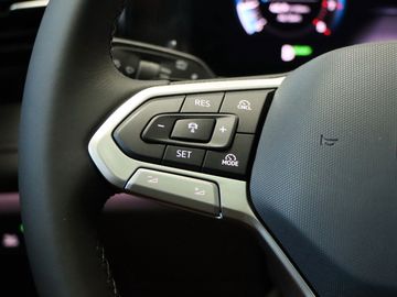 Fahrzeugverkauf 14 Volkswagen Tiguan 1.5 eTSI AHK Pano StHz 19 Zoll