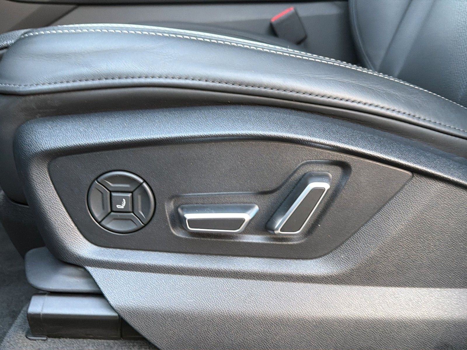 Audi Q8 50 TDI quattro S line 21"  Valcona B&O Laser foto 8