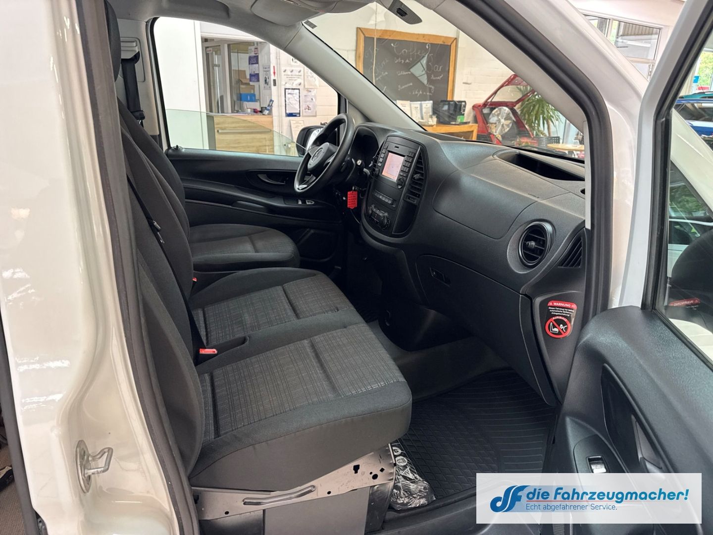 Fahrzeugabbildung Mercedes-Benz Vito Kasten e111 lang SHZ Rückfahrkam. Temp Tel.