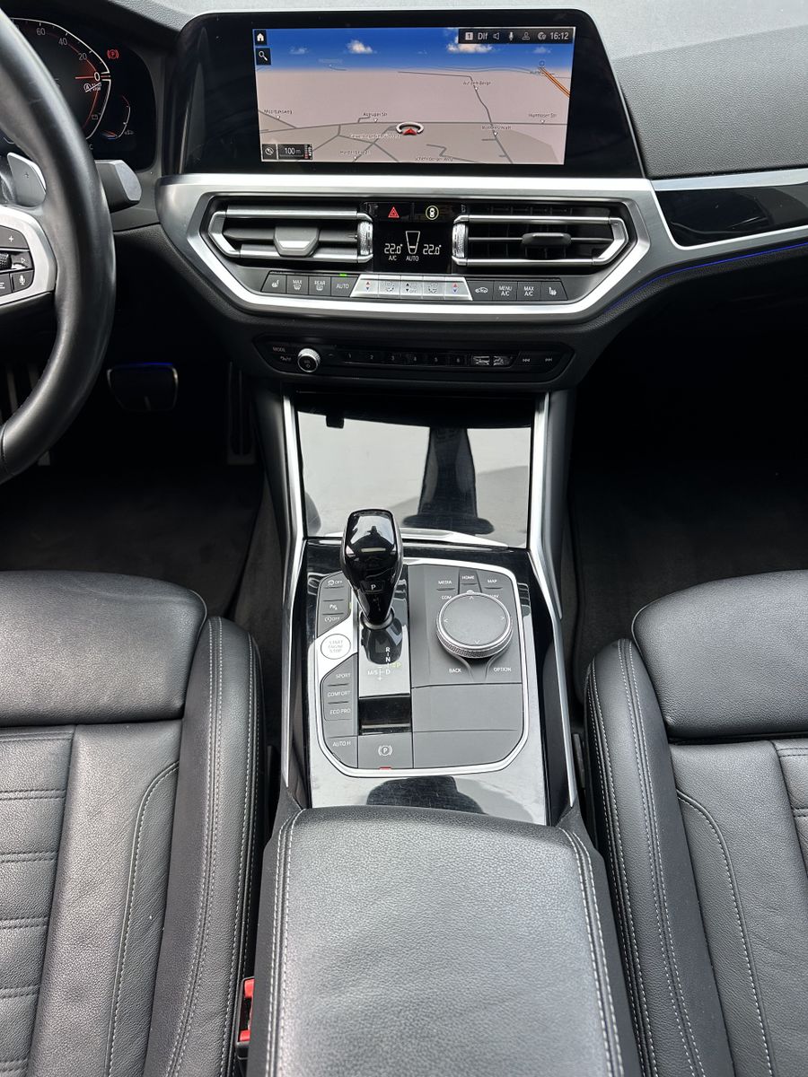 Fahrzeugabbildung BMW 330i Limousine M-Sport NAV+LED+PANO+LIVE-COCKPIT