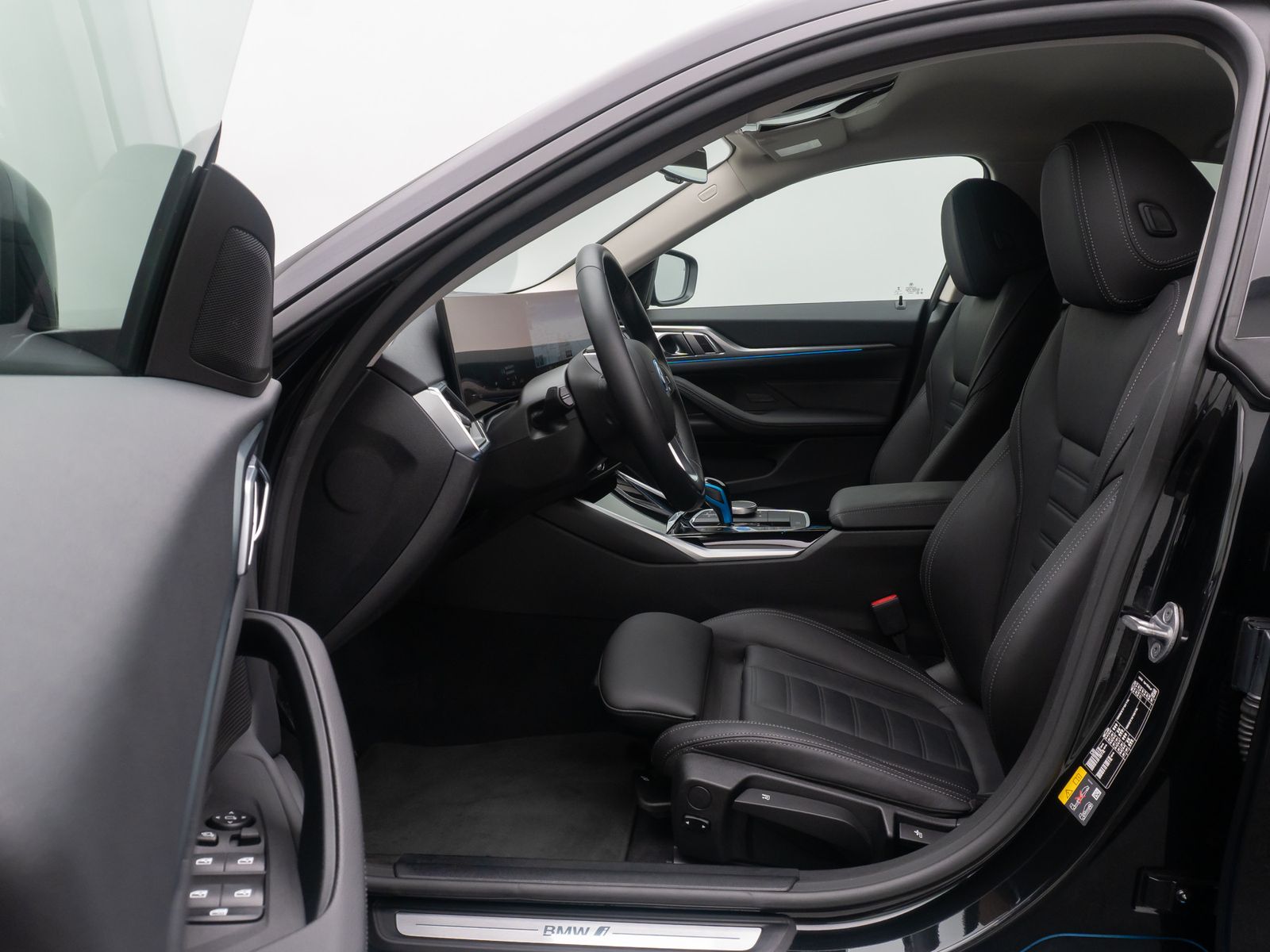Fahrzeugabbildung BMW i4 eD40 GC HiFi Alarm Kamera HUD Leder 19Zoll