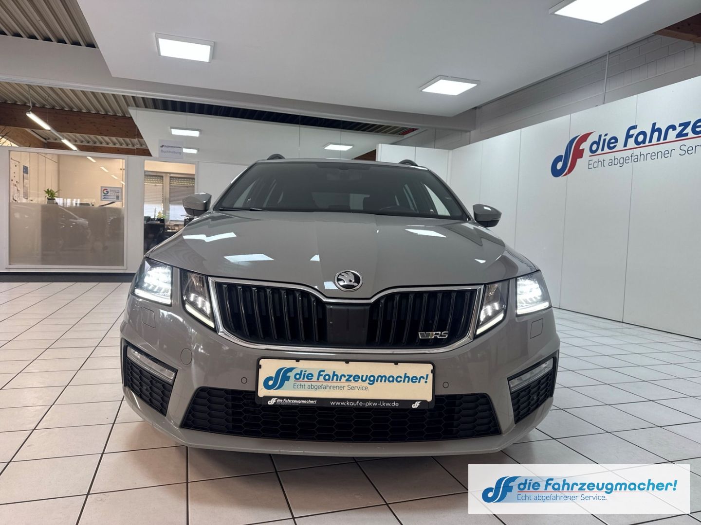 Fahrzeugabbildung SKODA Octavia Combi RS 4x4 Sportpaket AHK Navi LED *EX