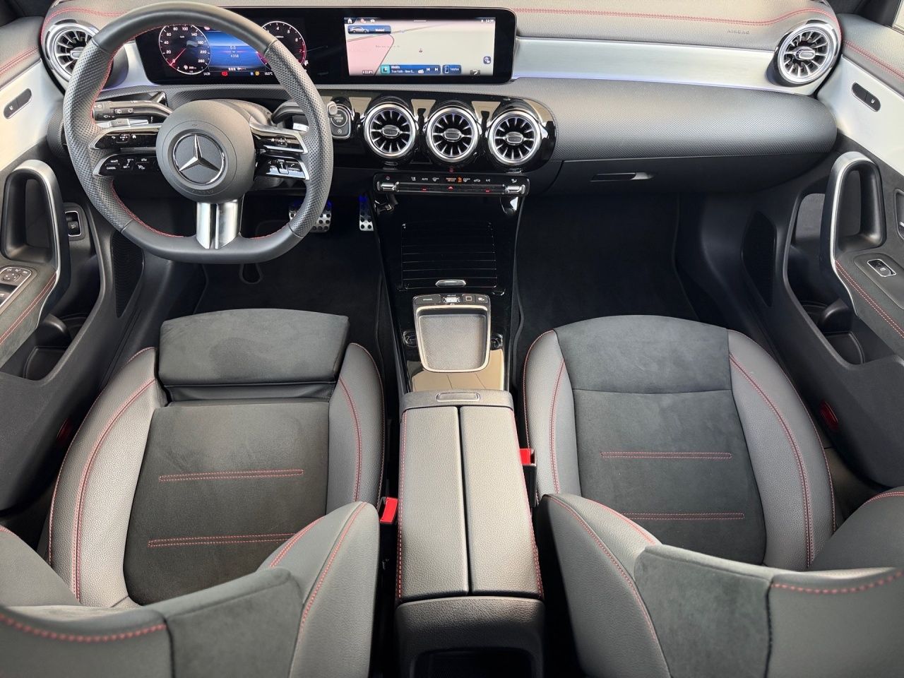 Fahrzeugabbildung Mercedes-Benz CLA 200 SB AMG+NIGHT+360+MULTIB+DISTR+AMBIE+CARP