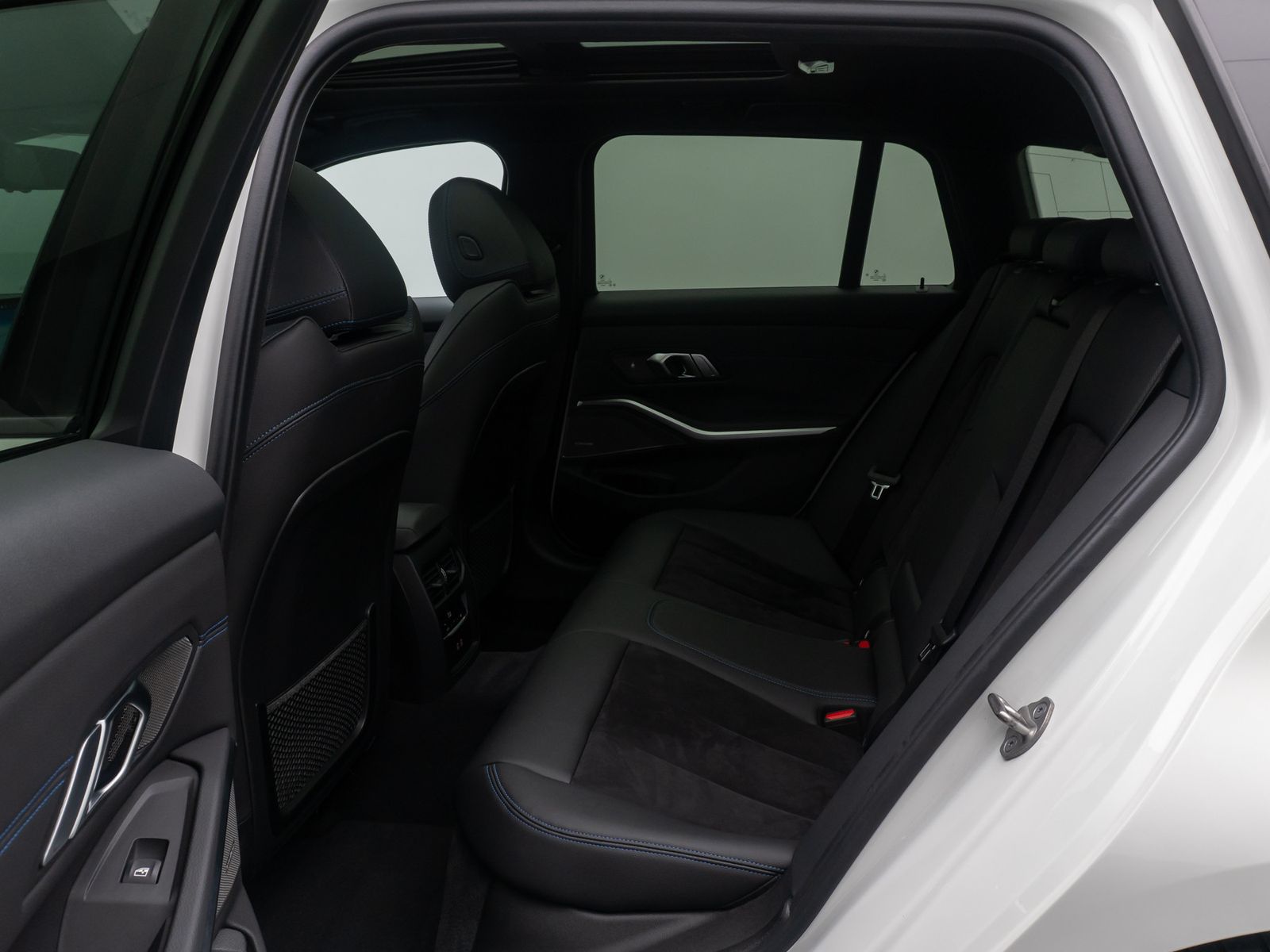 Fahrzeugabbildung BMW 320d M Sport DAB Kamera Alarm AHK Panorama 19"