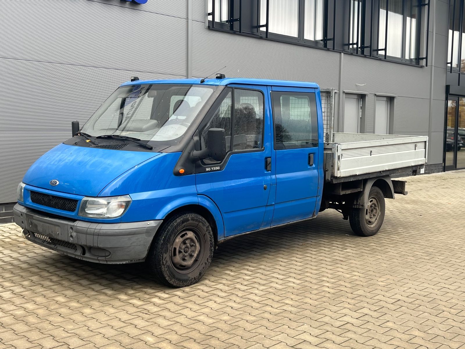 Fahrzeugabbildung Ford Transit Pritsche 2.4 FT 330 Mittel