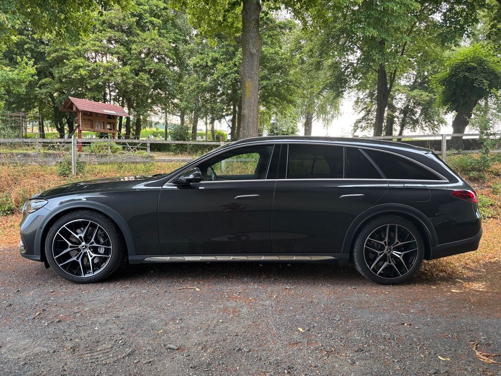 Image of Mercedes-Benz E 300